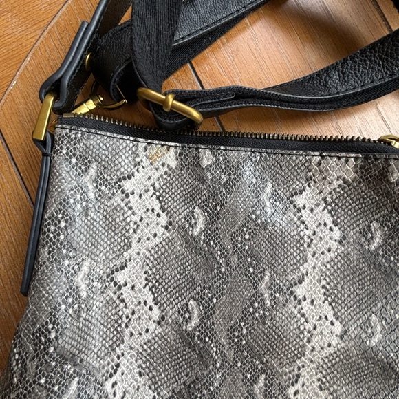 Fossil Amelia Python White Leather Black Hobo Crossbody - Picture 6 of 6